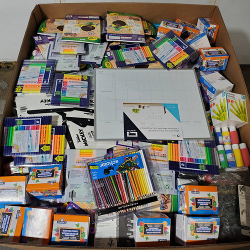 1084 units of Office & School Supplies - MSRP $9,663 - Returns (Lot # 927218)