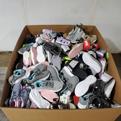 412 units of Shoes (pair) - MSRP $8,869 - Returns (Lot # 931412)