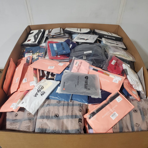 884 units of Clothing & Accessories - MSRP $14,997 - Returns (Lot # 905719)