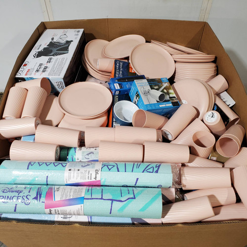 325 units of General Merchandise (Mix) - MSRP $3,988 - Returns (Lot # 940008)