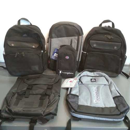 16 Units of Luggages & Bags - MSRP 3018$ - Returns