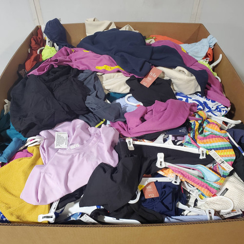 757 units of Clothing & Accessories - MSRP $11,812 - Returns (Lot # 941812)