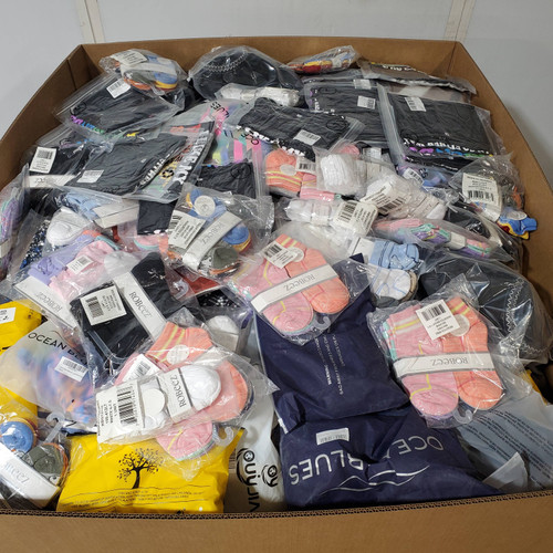 729 units of Clothing & Accessories - MSRP $13,377 - Returns (Lot # 911216)