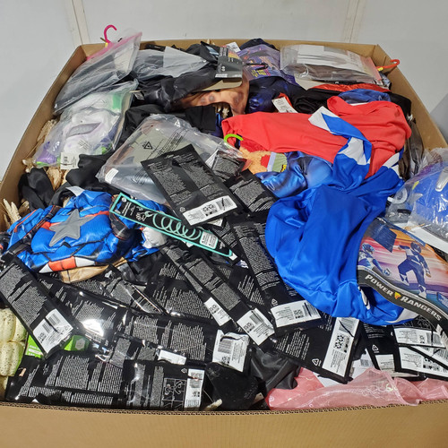 721 units of Holidays & Party - MSRP $8,246 - Returns (Lot # 946220)