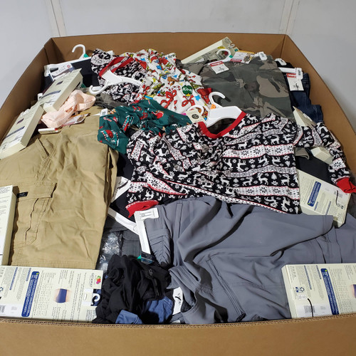 880 units of Clothing & Accessories - MSRP $11,430 - Returns (Lot # 948112)