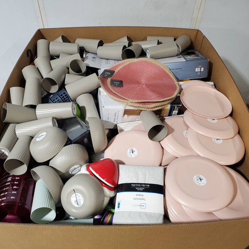 833 units of Home Products - MSRP $3,570 - Returns (Lot # 950110)