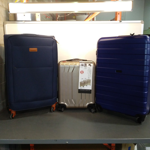 6 Units of Luggages & Bags - MSRP 2886$ - Returns