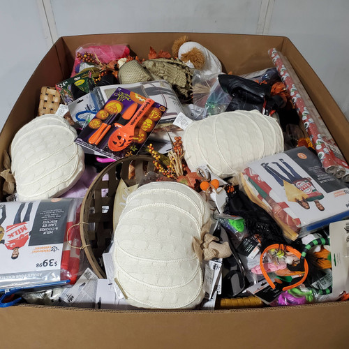 893 units of Holidays & Party - MSRP $5,424 - Returns (Lot # 952117)