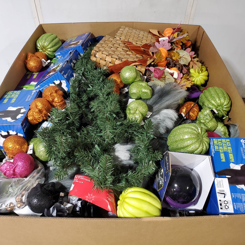 1403 units of Holidays & Party - MSRP $7,074 - Returns (Lot # 953710)