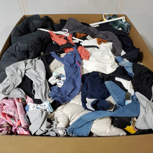 608 units of Clothing & Accessories - MSRP $10,431 - Returns (Lot # 953723)