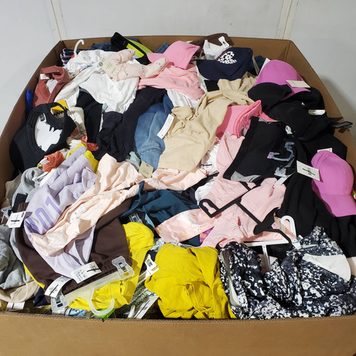 856 units of Clothing & Accessories - MSRP $12,863 - Returns (Lot # 958520)