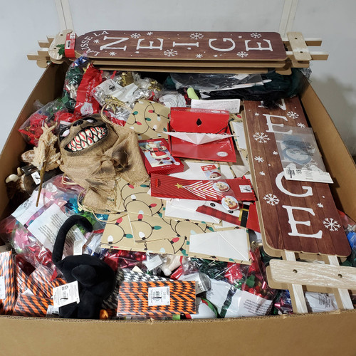 736 units of Holidays & Party - MSRP $3,618 - Returns (Lot # 958711)