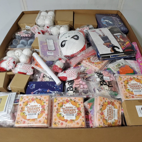 454 units of Holidays & Party - MSRP $8,188 - Returns (Lot # 957108)