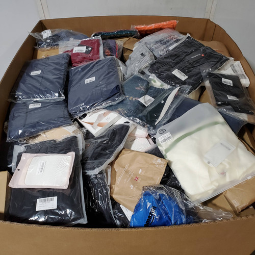 684 units of Clothing & Accessories - MSRP $15,562 - Returns (Lot # 957105)