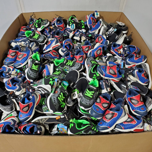 300 units of Shoes (pair) - MSRP $7,830 - Returns (Lot # 960719)