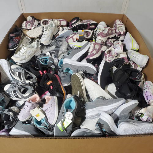 284 units of Shoes (pair) - MSRP $7,783 - Returns (Lot # 962022)