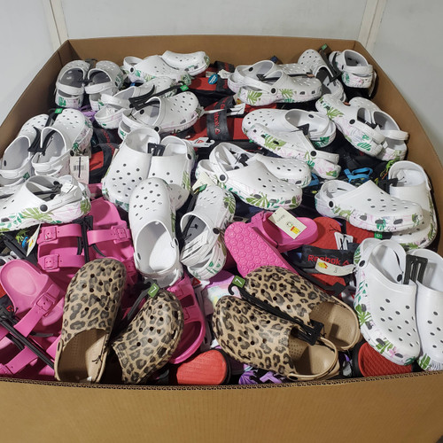543 units of Sandals (pair) - MSRP $5,526 - Returns (Lot # 962313)