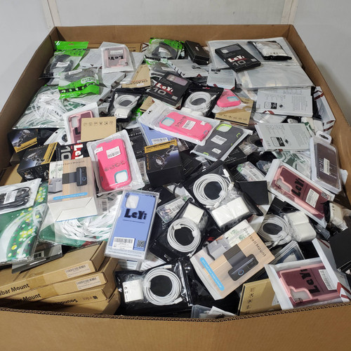 1426 units of Electronic Accessories - MSRP $19,320 - Returns (Lot # 943501)