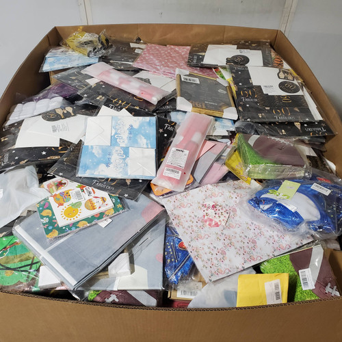 827 units of Holidays & Party - MSRP $11,300 - Returns (Lot # 939301)