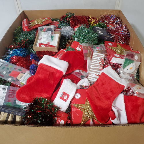 1042 units of Christmas & More - MSRP $4,407 - Returns (Lot # 965602)