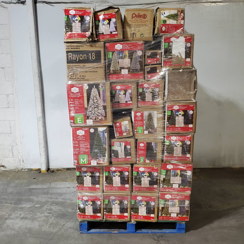 28 units of Christmas Trees - MSRP $3,277 - Returns (Lot # 965302)