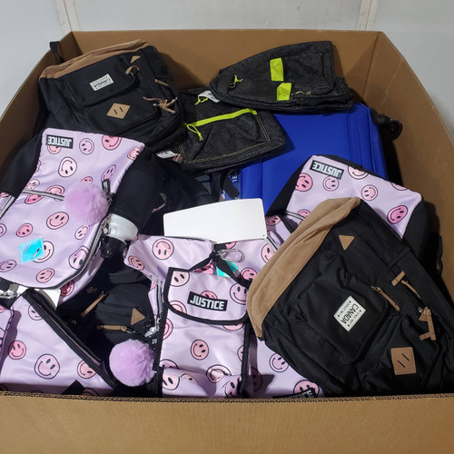 195 units of Luggages & Bags - MSRP $2,971 - Returns (Lot # 966405)