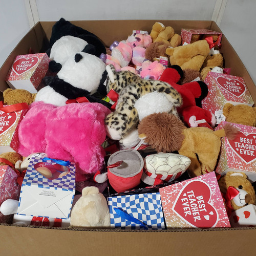 1248 units of Holidays & Party - MSRP $5,696 - Returns (Lot # 966203)