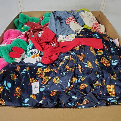 804 units of Clothing & Accessories - MSRP $11,036 - Returns (Lot # 966806)