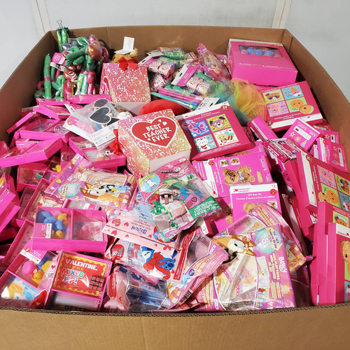 1469 units of Holidays & Party - MSRP $6,432 - Returns (Lot # 966211)