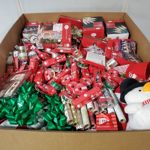 771 units of Christmas - MSRP $4,063 - Returns (Lot # 967004)