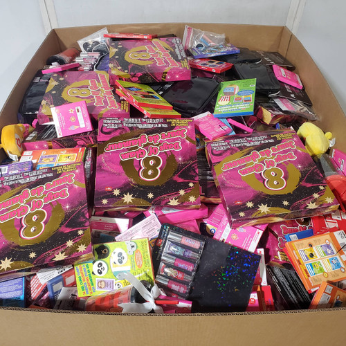 909 units of Holidays & Party - MSRP $4,984 - Returns (Lot # 967412)