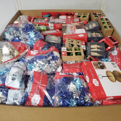 509 units of Christmas - MSRP $3,417 - Returns (Lot # 967709)