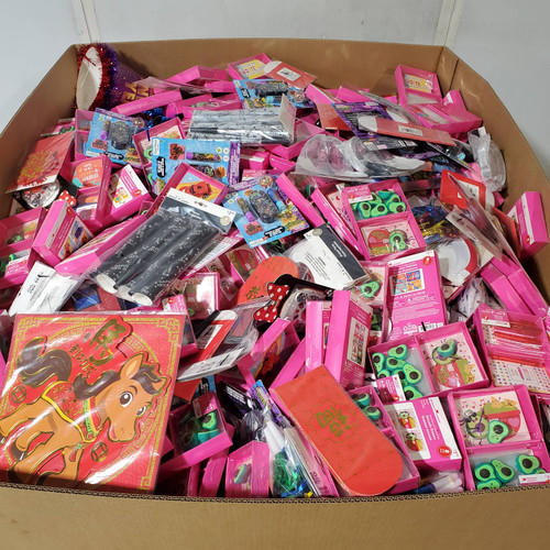 1583 units of Holidays & Party - MSRP $6,422 - Returns (Lot # 967506)