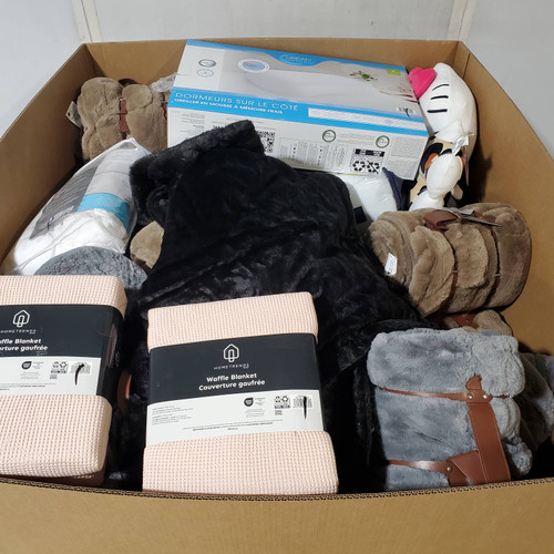 57 units of Bedding - MSRP $1,653 - Returns (Lot # 967715)