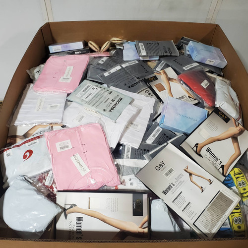 17898 units of Clothing & Accessories - MSRP $353,723 - Returns (Lot # TK53060)