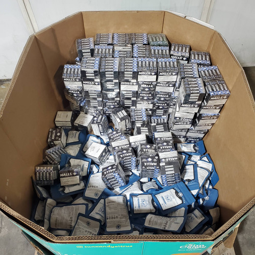 260 units of Halls Lozenges & Vitamins Gummies - Best Before 27/02/20 - MSRP $8,078 - Like New (Lot # 942920)