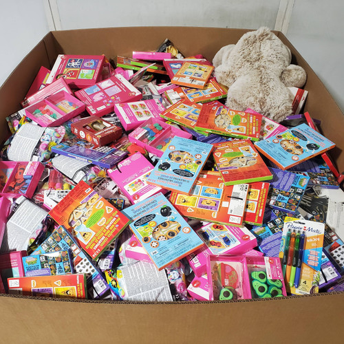 1024 units of Holidays & Party - MSRP $4,755 - Returns (Lot # 968719)