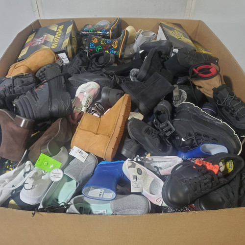294 units of Shoes (pair) - MSRP $7,359 - Returns (Lot # 967915)