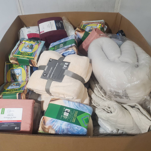 96 units of Bedding - MSRP $2,428 - Returns (Lot # 969010)