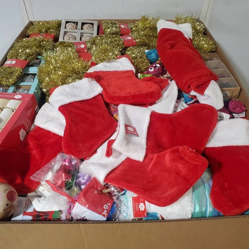 929 units of Christmas - MSRP $3,714 - Returns (Lot # 969304)