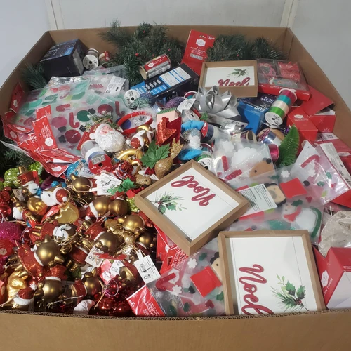 1229 units of Christmas - MSRP $5,240 - Returns (Lot # 965312)