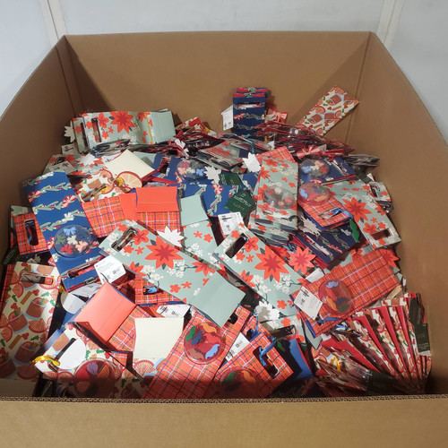 845 units of Sophi Gift Bag + Glass Markers 7pcs Kits - MSRP $4,217 - Like New (Lot # 968917)