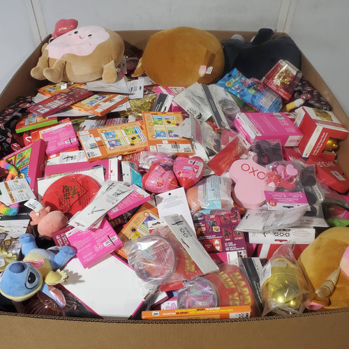 1135 units of Holidays & Party - MSRP $6,274 - Returns (Lot # 969216)