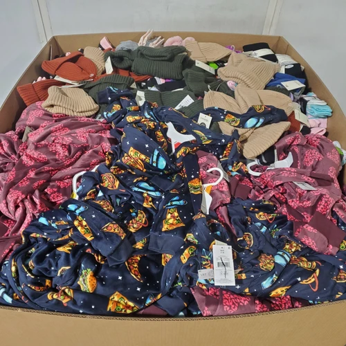 825 units of Clothing & Accessories - MSRP $9,983 - Returns (Lot # 970007)