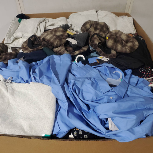 917 units of Clothing & Accessories - MSRP $10,403 - Returns (Lot # 970204)