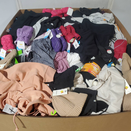 774 units of Clothing & Accessories - MSRP $8,673 - Returns (Lot # 970302)