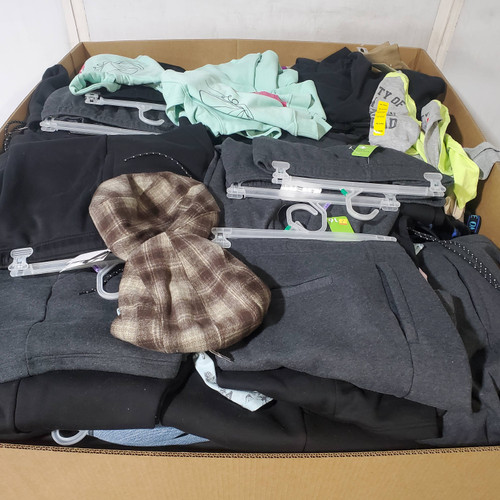 715 units of Clothing & Accessories - MSRP $11,226 - Returns (Lot # 970923)