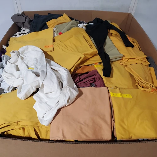 731 units of Clothing & Accessories - MSRP $7,310 - Returns (Lot # 971115)