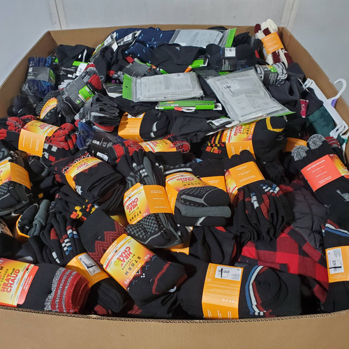 708 units of Clothing & Accessories - MSRP $8,913 - Returns (Lot # 971307)