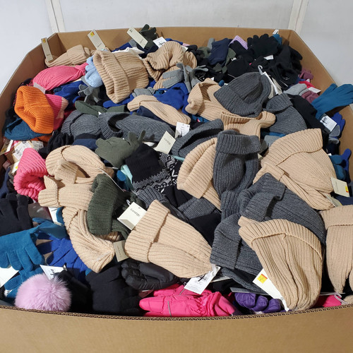 1647 units of Winter Accessories - MSRP $12,174 - Returns (Lot # 971404)